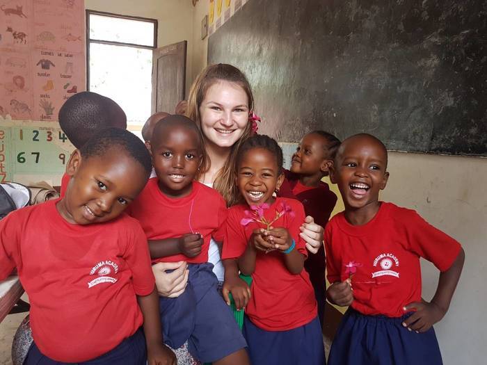 Kinder betreuen in Tansania Erfahrungsbericht