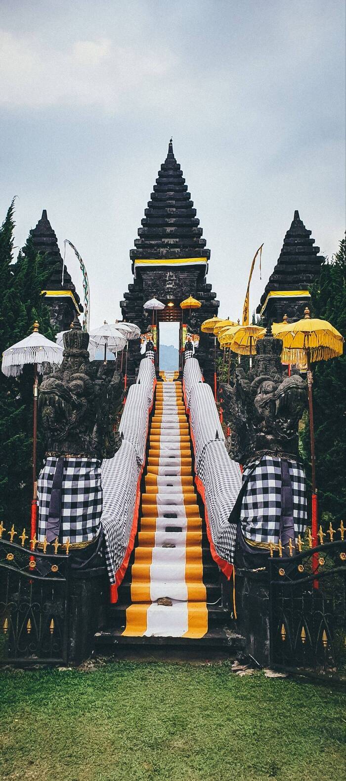 Pura Parahyangan Agung Jagatkarta - ein balinesischer Tempel 