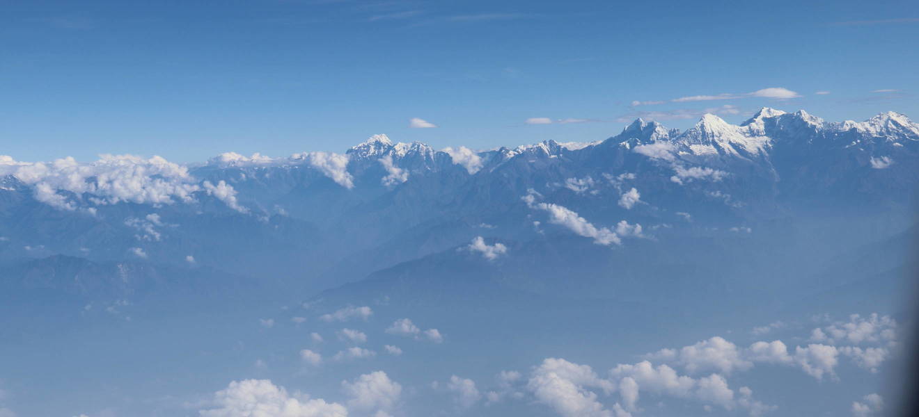 Im Flugzeug über Nepal