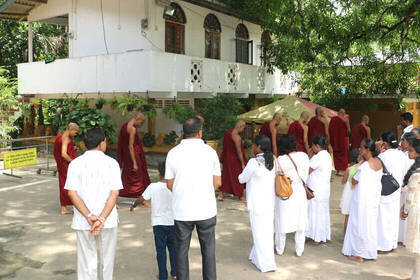 Buddhistische Zeremonie in Sri Lanka