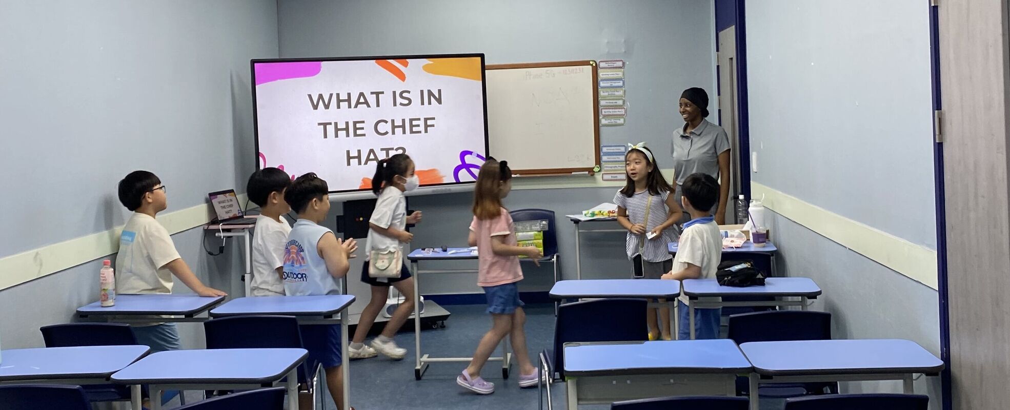 Kinder im Klassenzimmer in Südkorea
