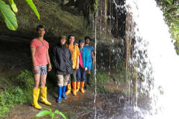 Volunteers im Amazonas-Regenwald bei den Shuar