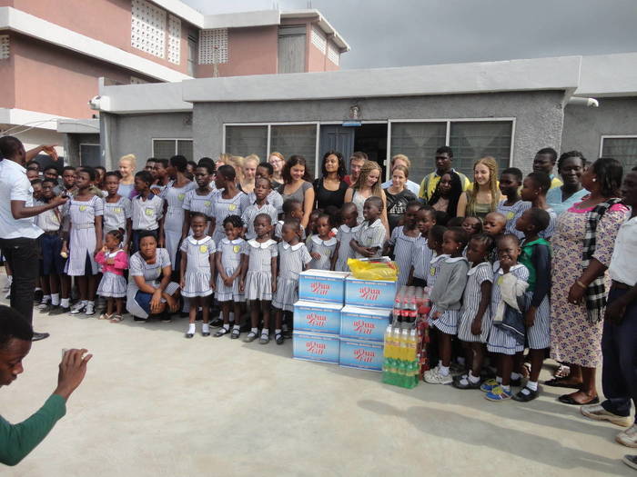 RGV Team Ghana and Volunteers donate to a school in Ghana