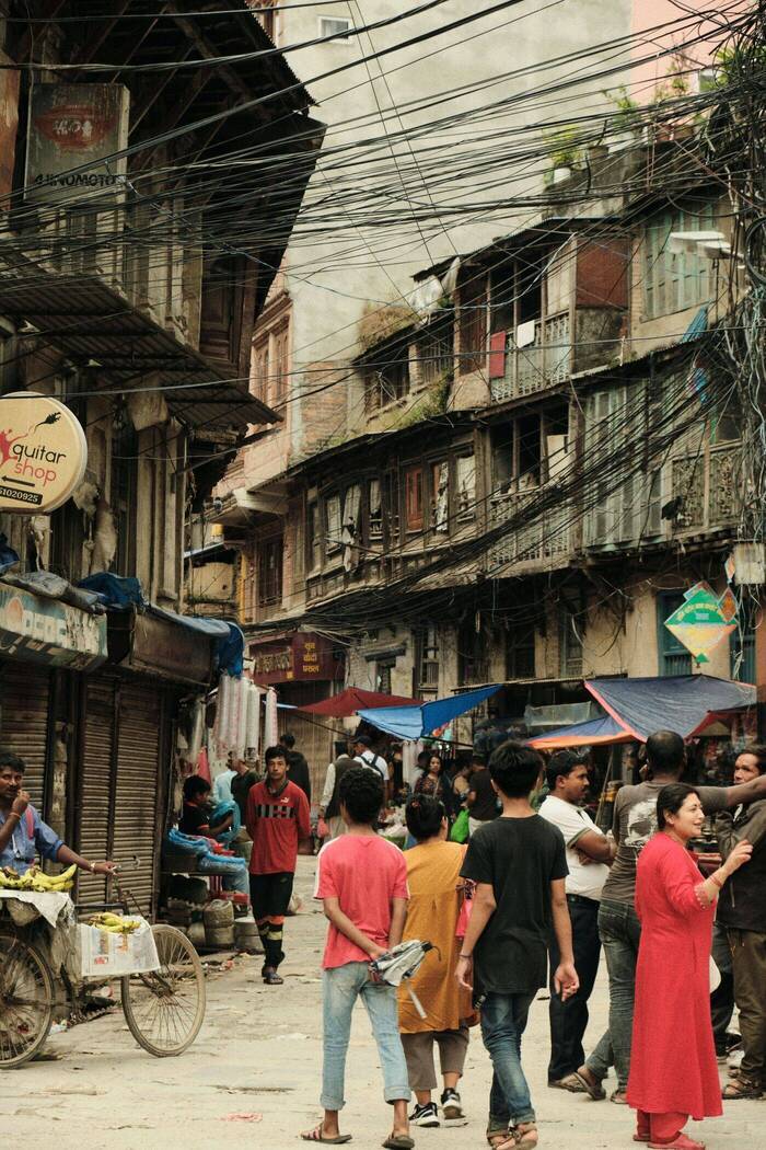 belebte Straße in Nepal
