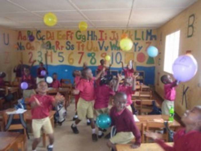 Unterrichten an der Schule in Tansania