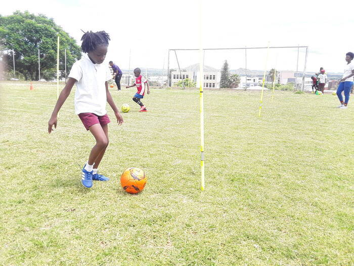 Noahs Freiwilligenarbeit als Fußballtrainer in Namibia