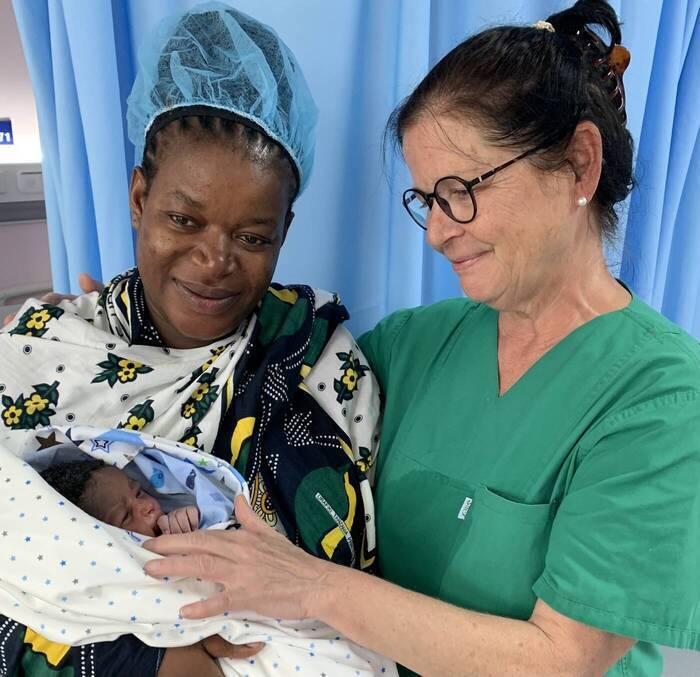 Manuela im Hebammen Praktikum auf Sansibar