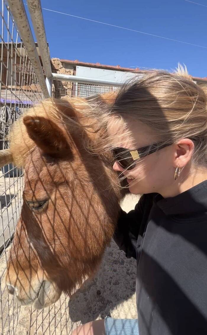 Helena mit Esel auf Teneriffa