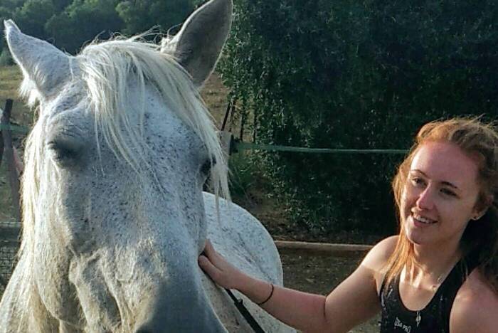 Volunteer mit Pferd in Andalusien, Spanien