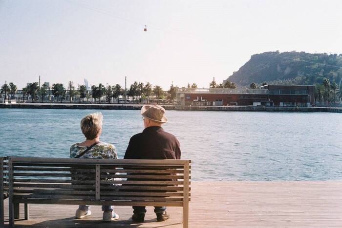 Älteres Paar am Meer