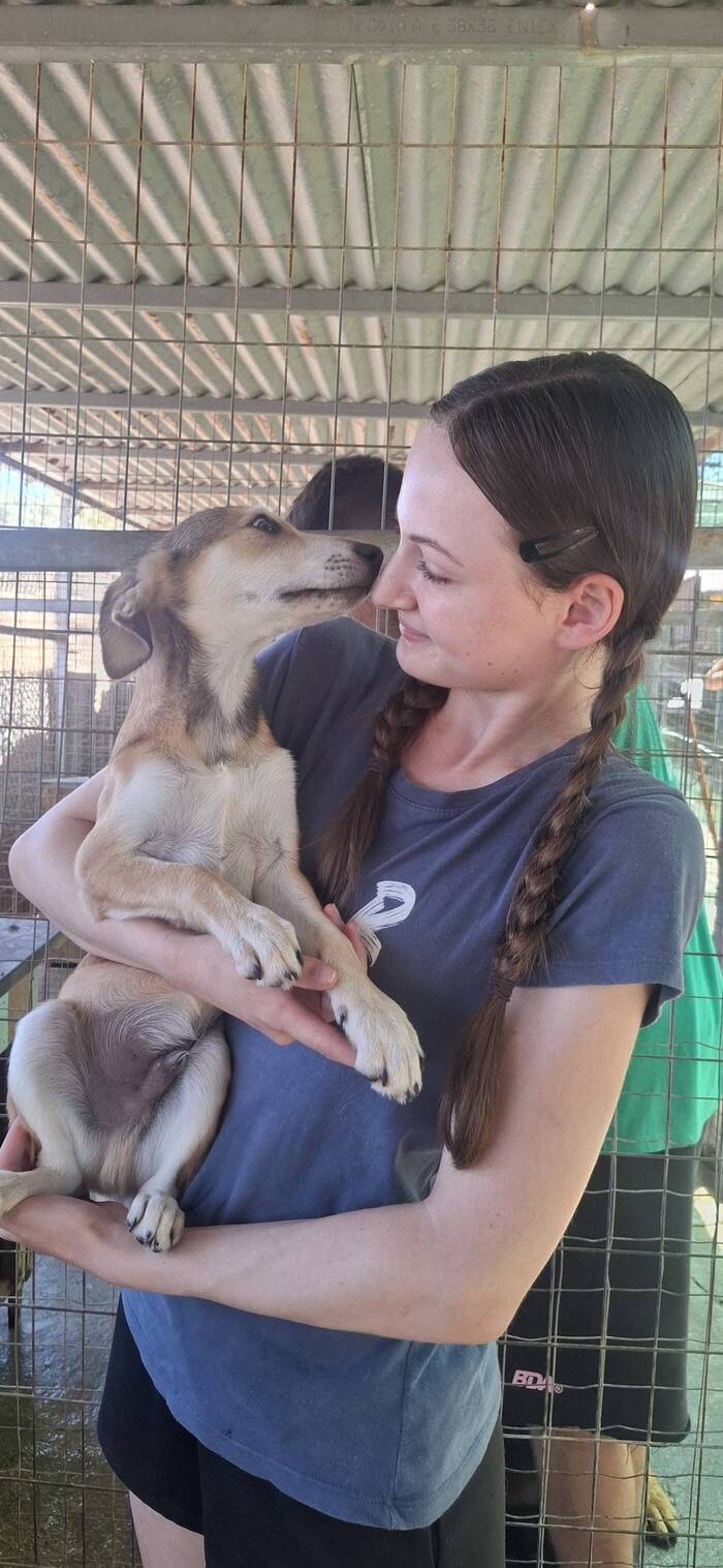 Matthea mit Hund auf Kreta