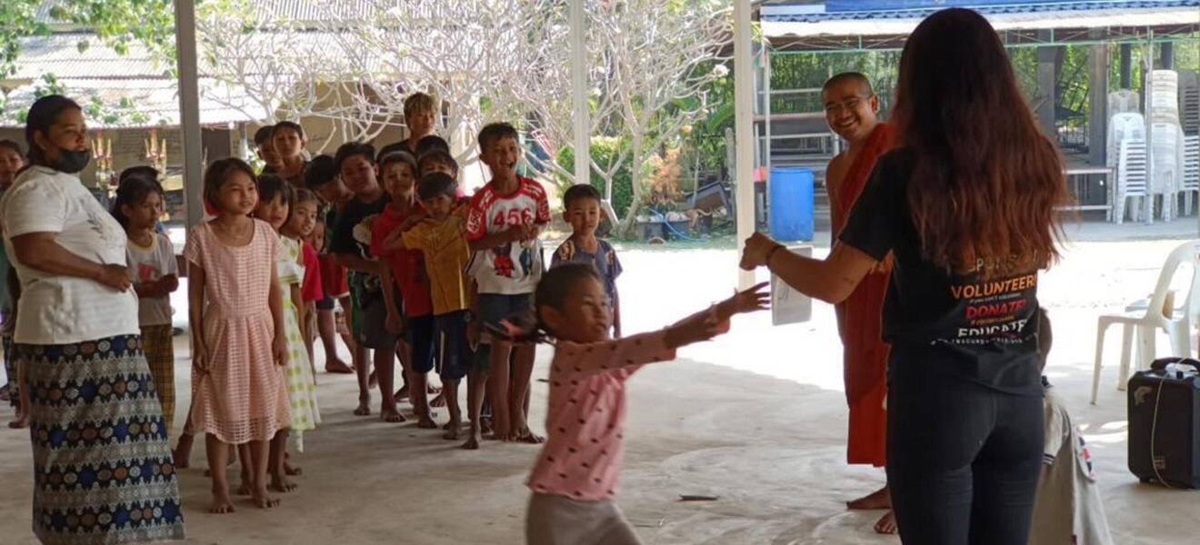 Freiwilligenarbeit im Tierschutz-Unterricht in Thailand