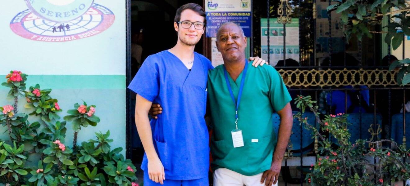 Volunteer in einem Krankenhaus