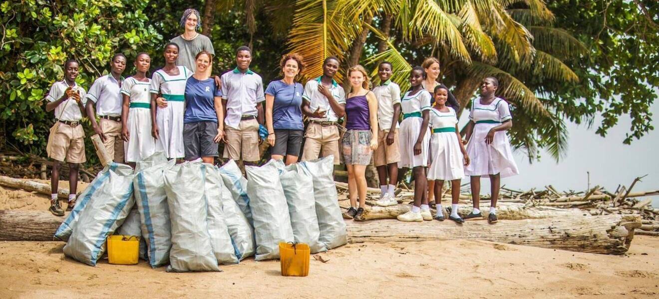 Freiwilligenarbeit am Strand