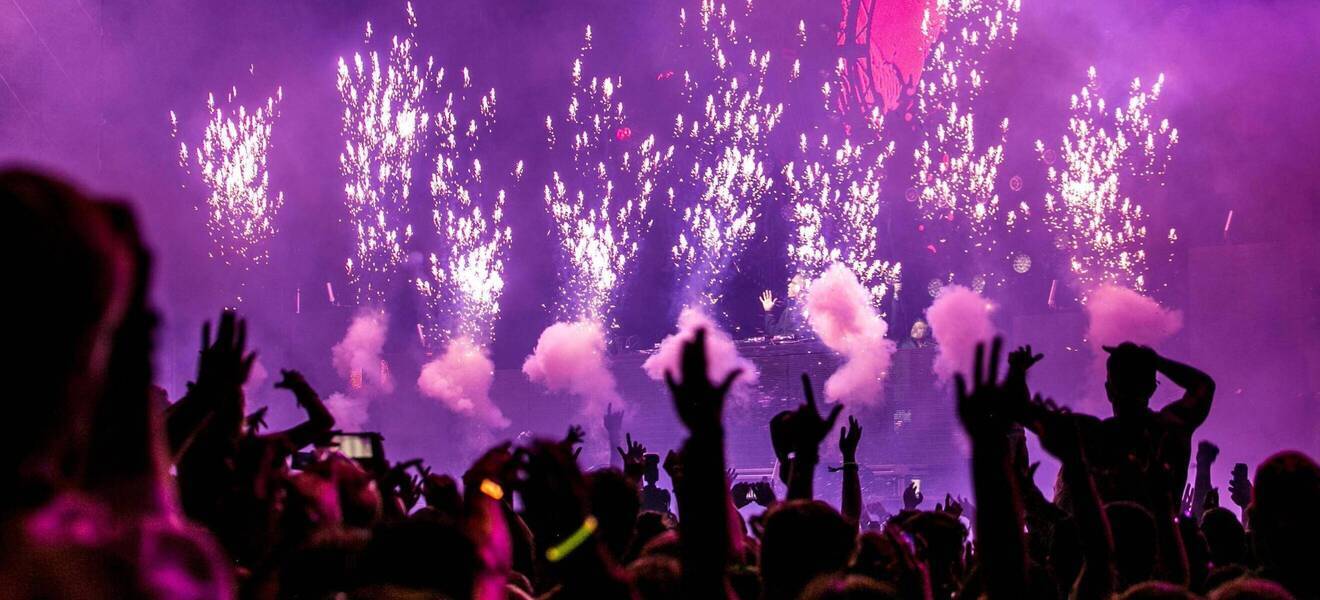 Beachparty mit Feuerwerk