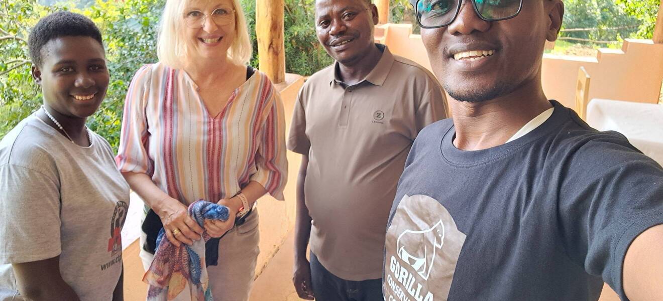 Uganda Team Volunteering