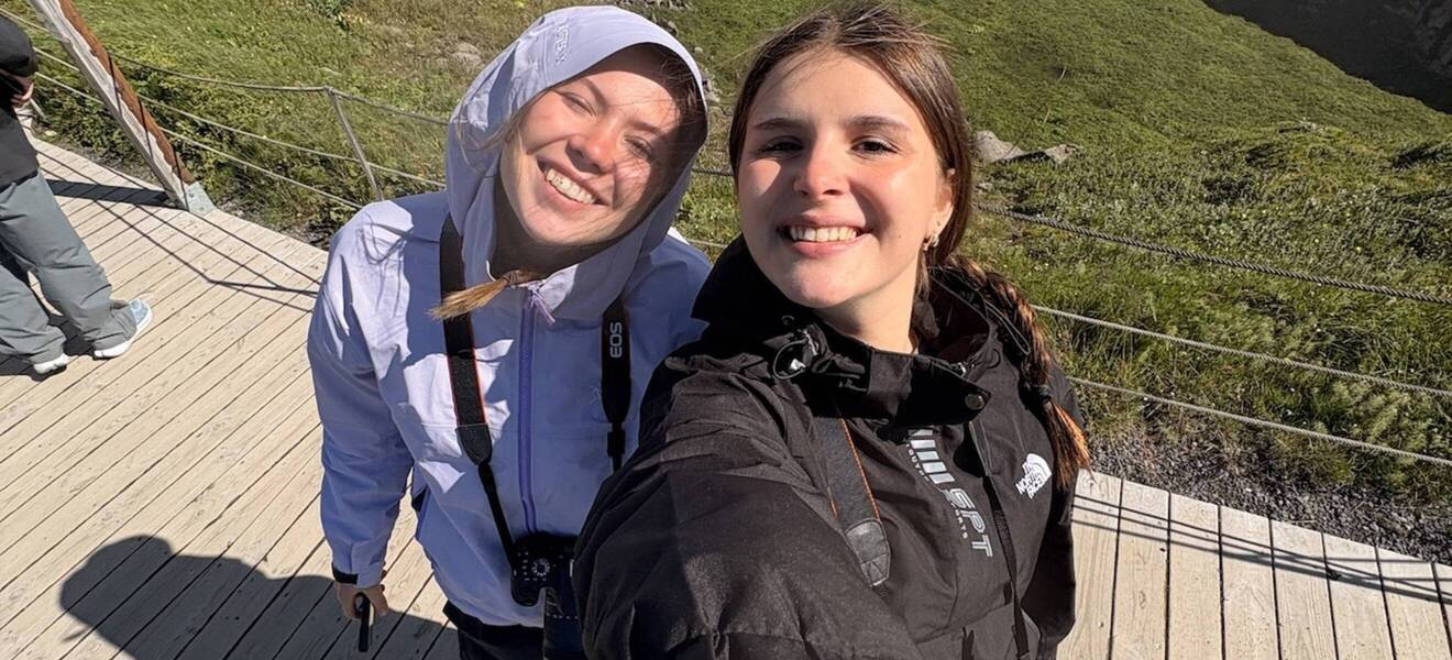Anni mit Volunteer Freundin in Island