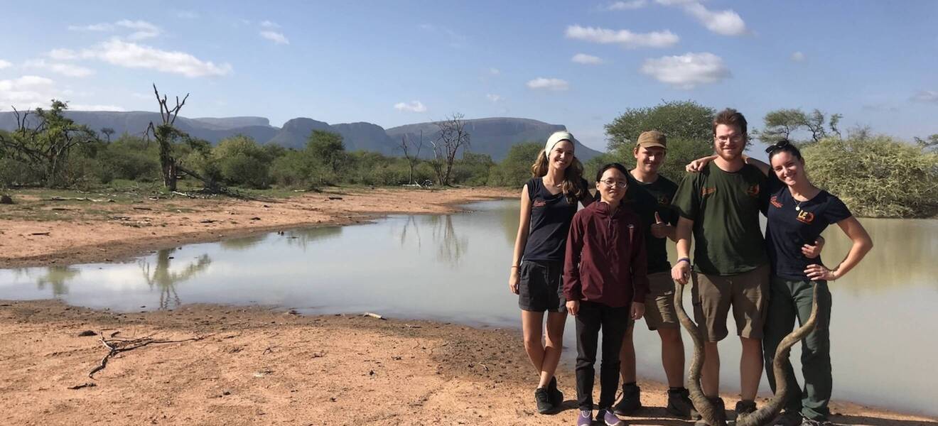 Gruppe beim Big 5 Projekt Südafrika