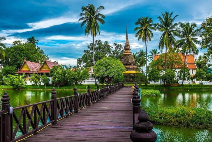 Tempel in der Natur bei einem Sabbatical in Thailand