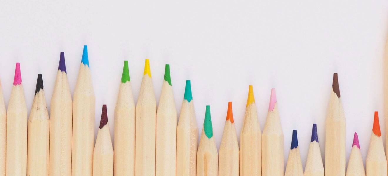 Freiwilligenarbeit bim kreativen Unterrichtsprojekt in Ecuador