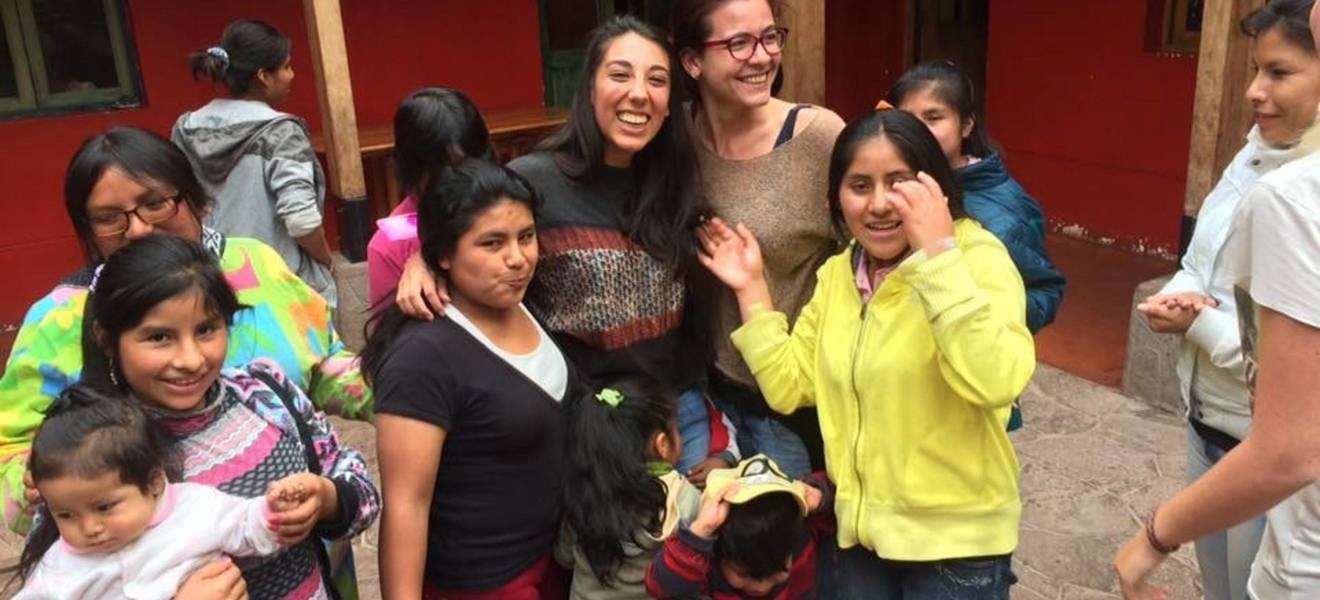 Volunteer work in the women's shelter in Peru