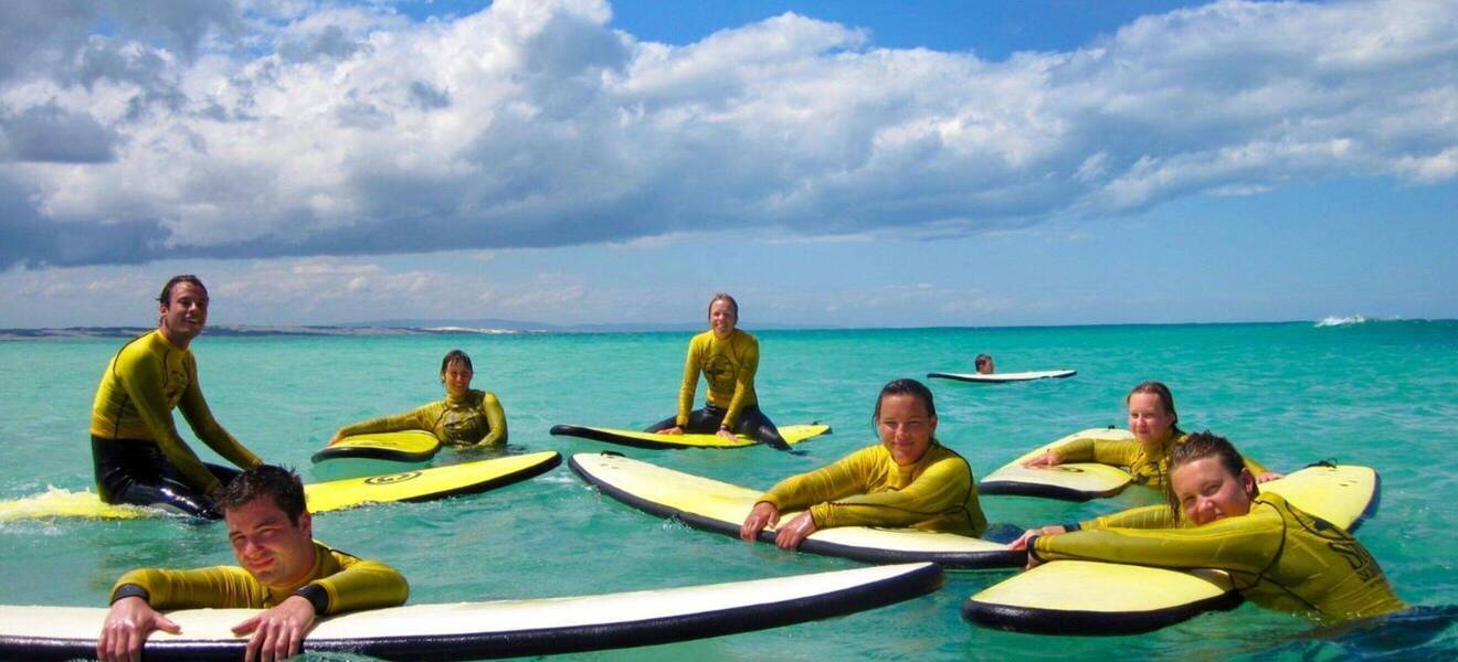 Gruppe gemeinsam beim Wassersport