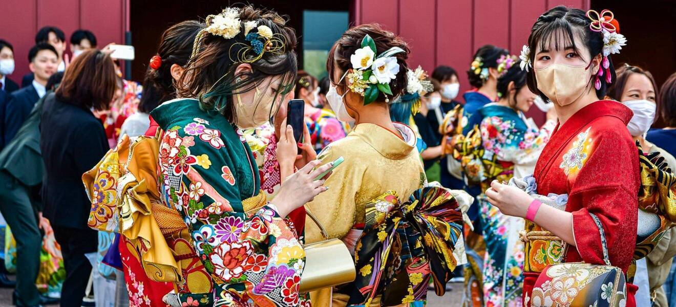 Japanerinnen im Kimono