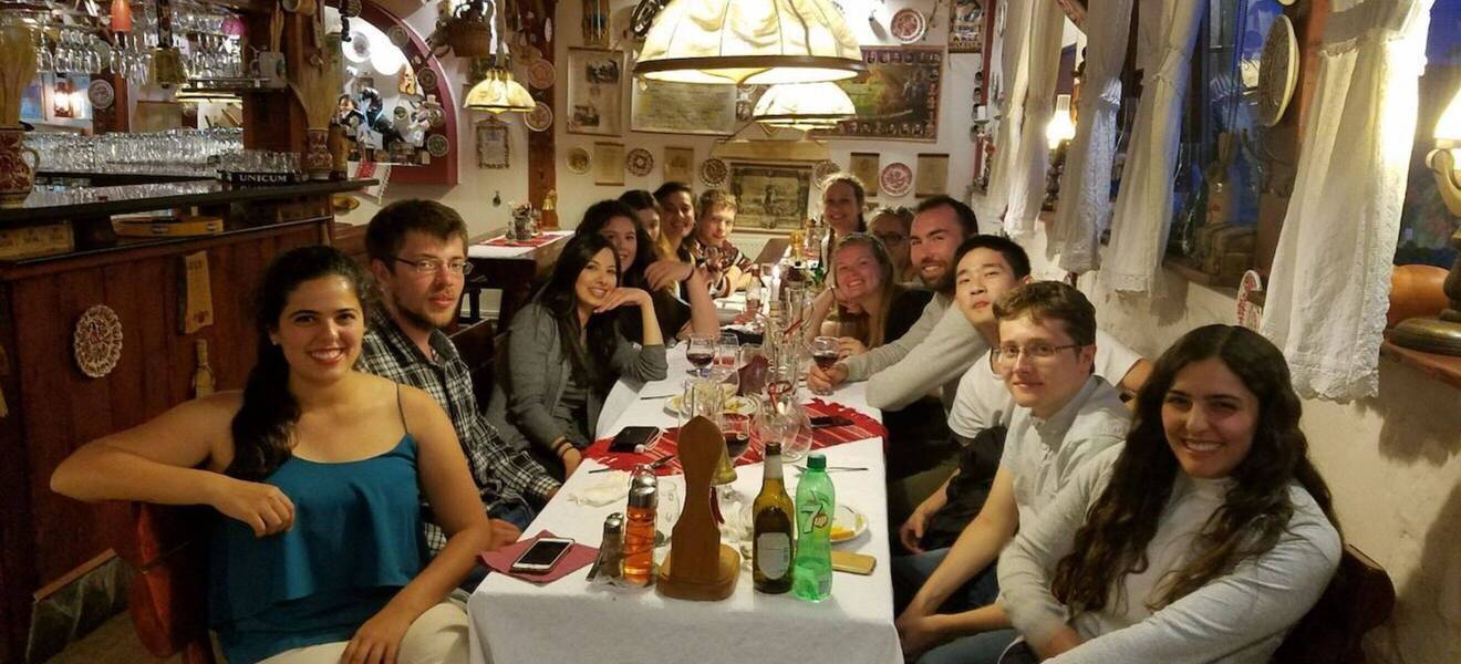 Rumänien Gruppenreise gemeinsames Essen