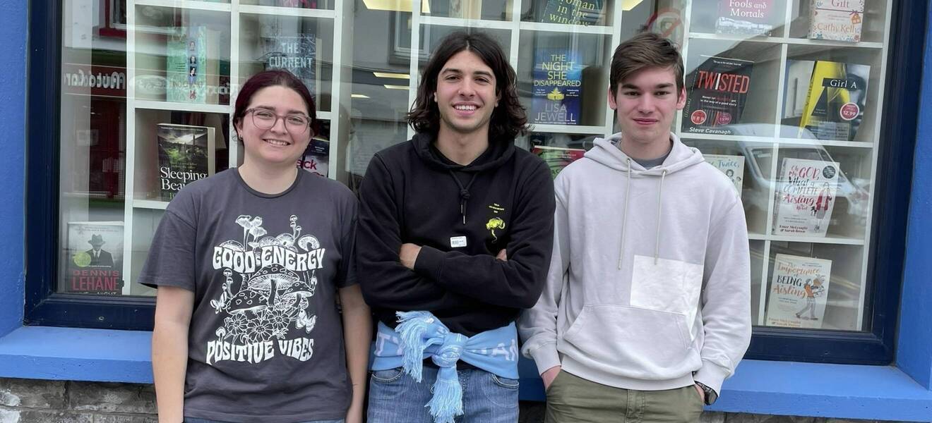 Volunteers Irland Charity Shop 