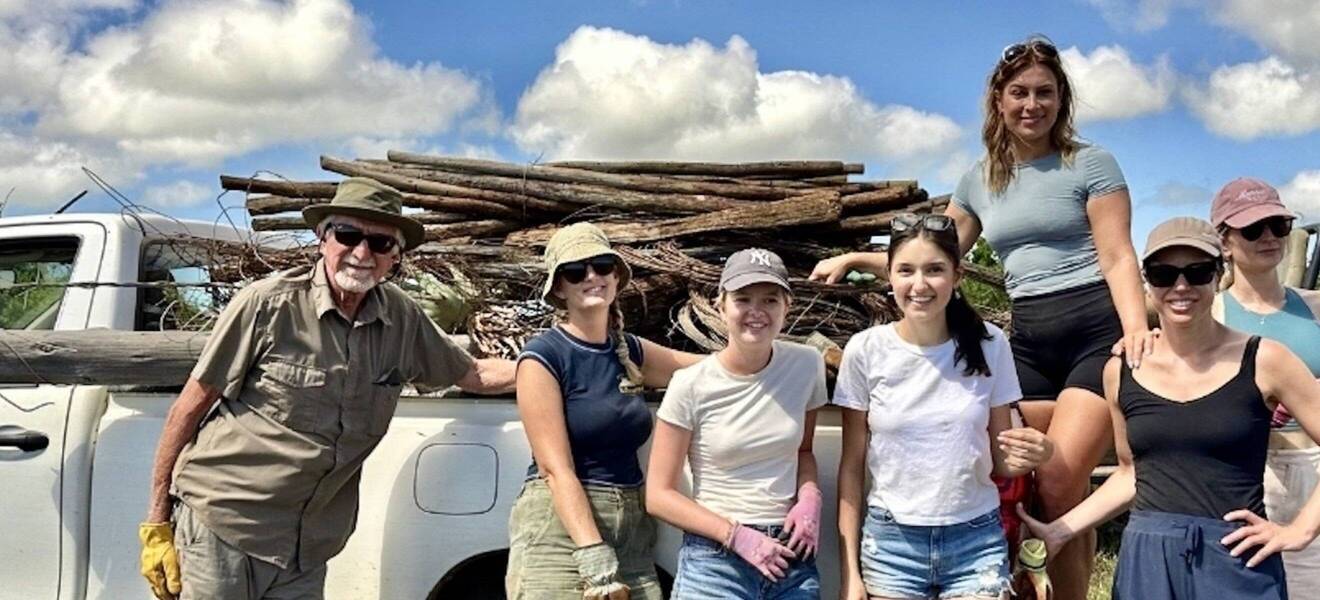 Volunteers beim Arbeiten im Wildtierreservat