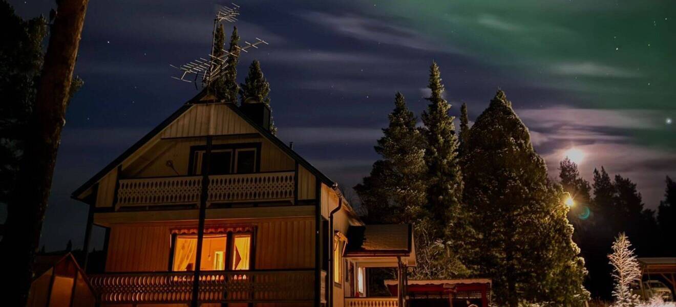 Unterkunft in Schweden bei Nacht 