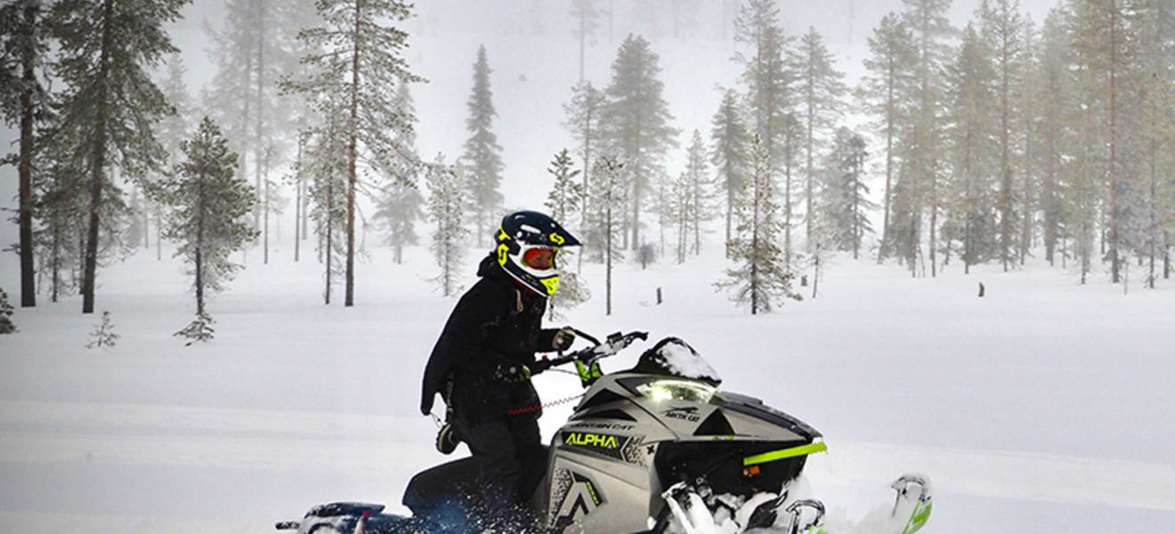 Snowmobile tours in Swedish Lapland