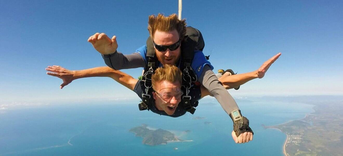 Skydiving über Mission Beach