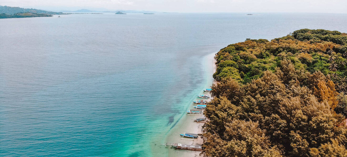 Blick auf einen Strand bei Lombok