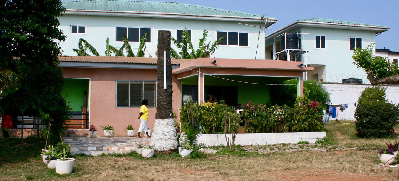 Mama Minas house in Ghana