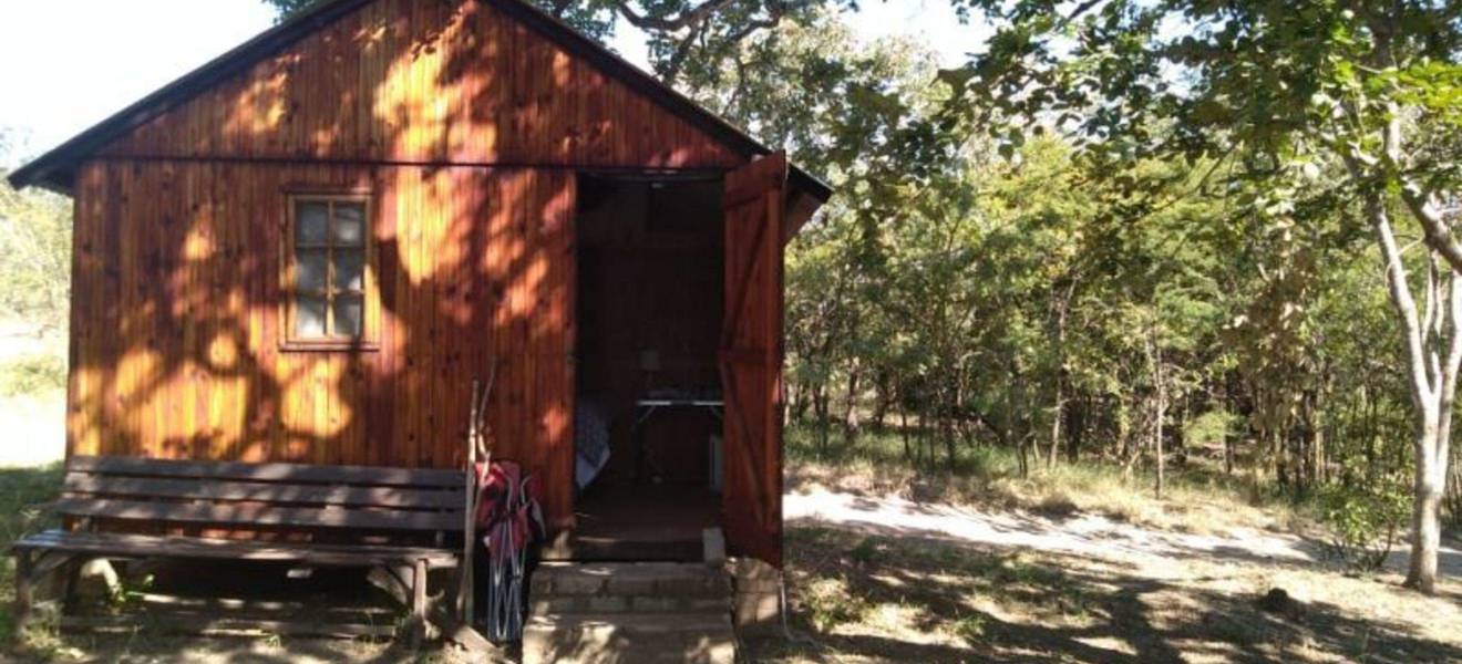 Private Holzhütte im Affenprojekt