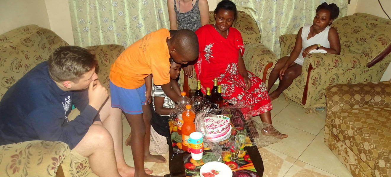 Volunteers in the host family in Uganda