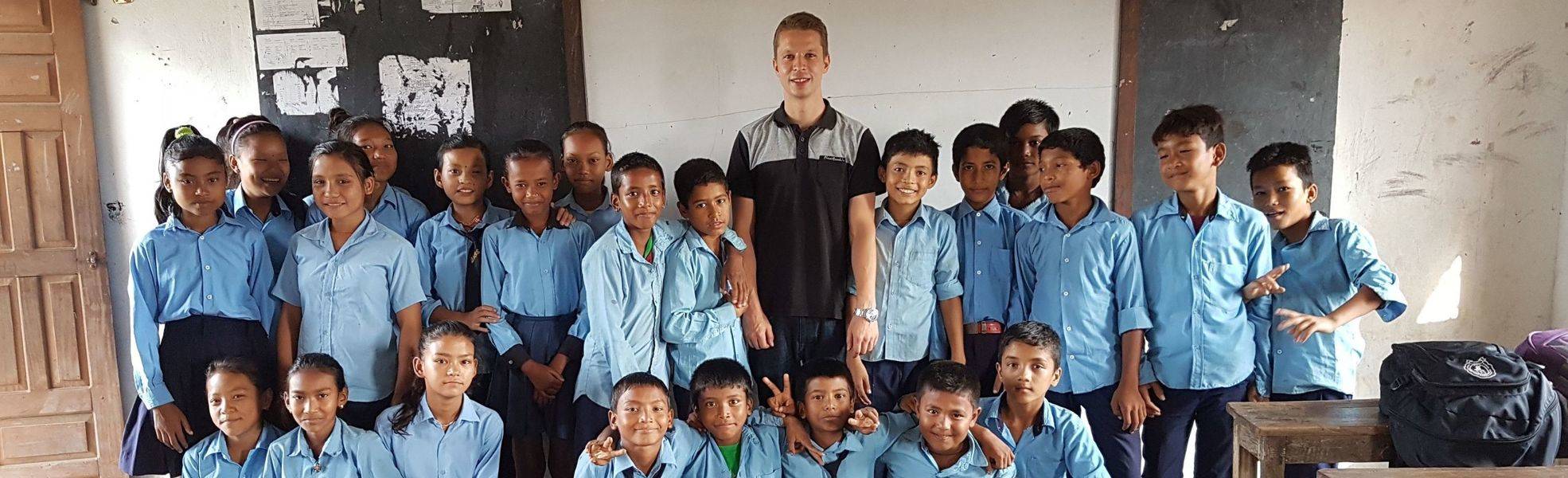 Volunteer on his internship abroad in Nepal with children