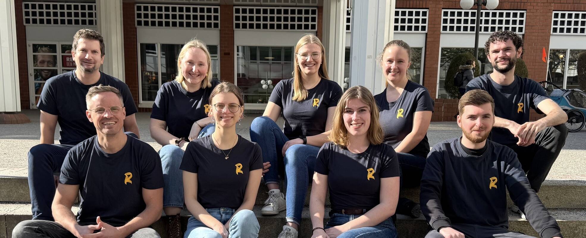 Über Rainbow Garden Village