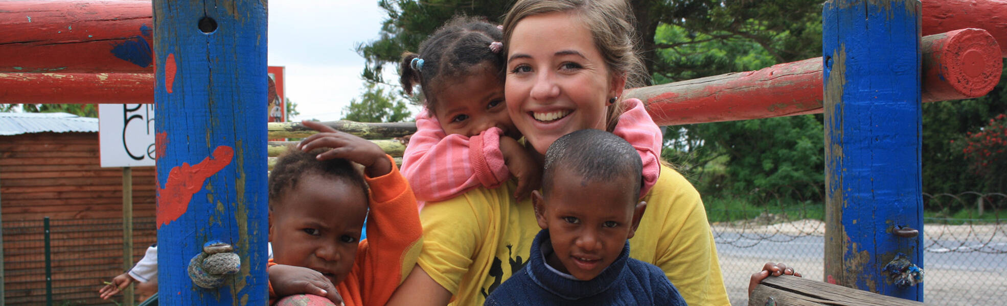 Volunteer with children during their social internship in South Africa