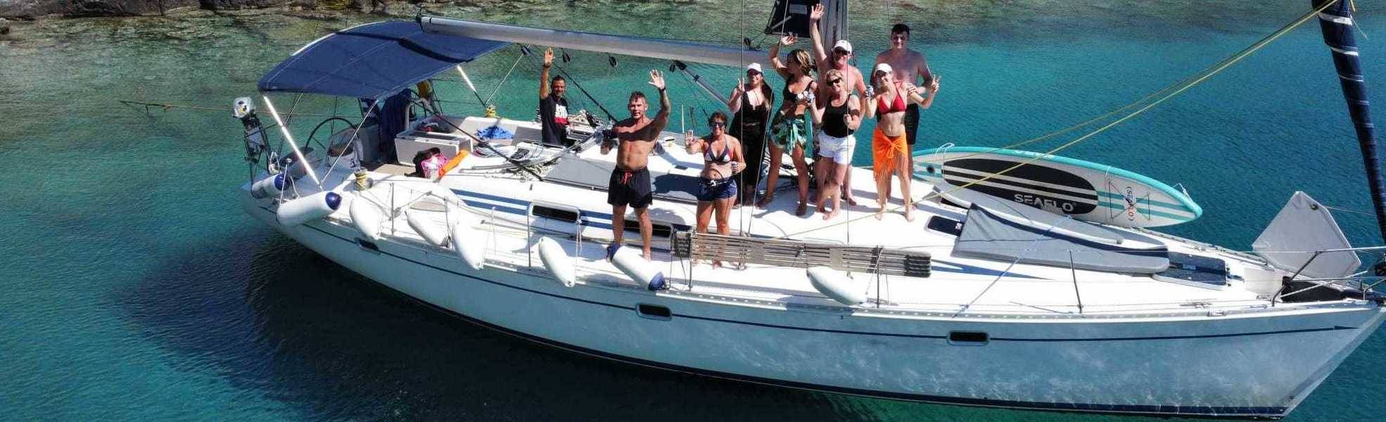 Volunteers auf einem Boot in Griechenland