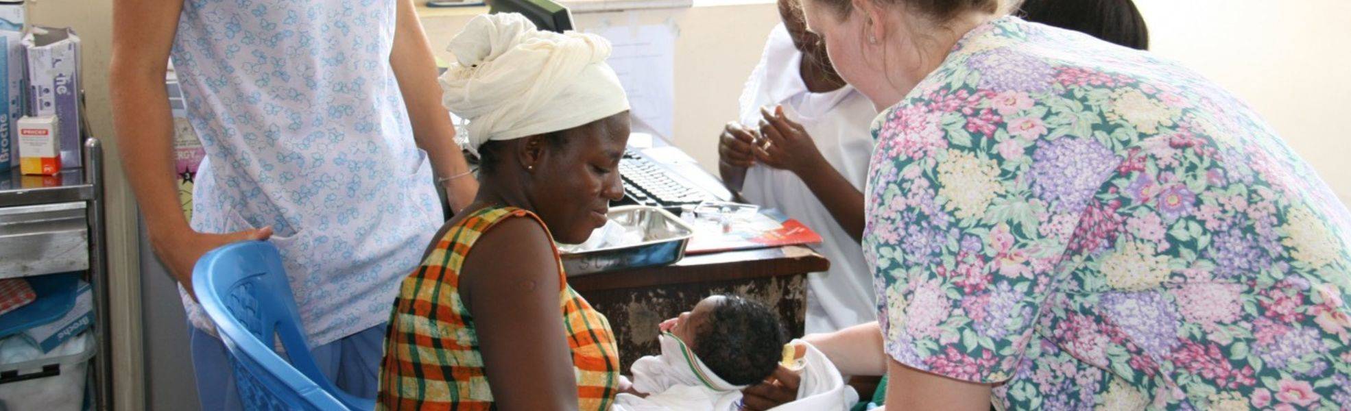 Volunteer on her medical internship abroad in Ghana