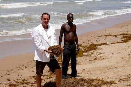 Strand von Plastiktüten saübern Projekt