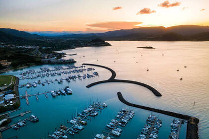 Blick auf Airlie Beach