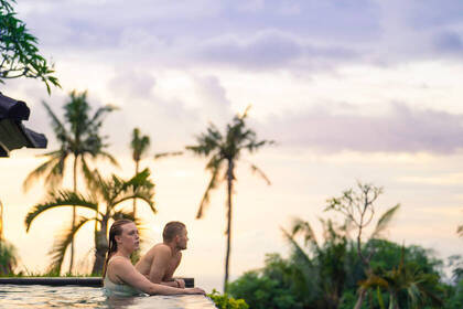 Im Pool chillen und die Aussicht genießen