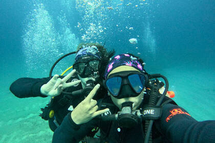 Volunteers unter Wasser