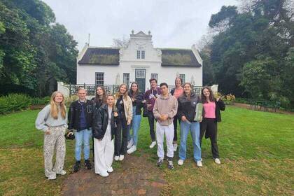 Die Volunteers des After School Clubs in Südafrika im Garten