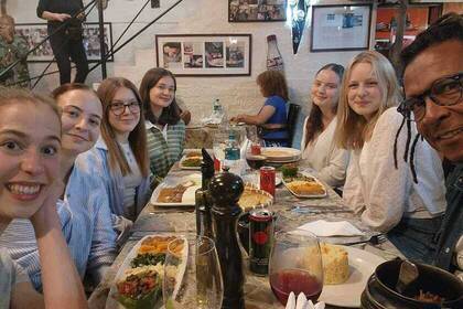 Tierschutz Volunteers beim Dinner in Kapstadt