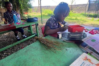 Beschäftigung mit Kindern im Projekt