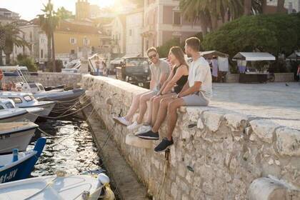 Volunteers am Hafen von Hvar